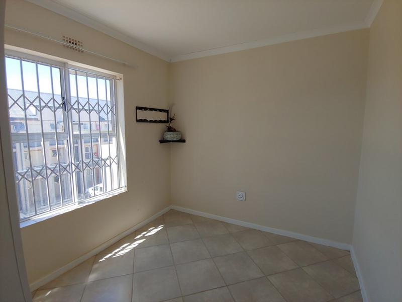 To Let 2 Bedroom Property for Rent in Buhrein Western Cape